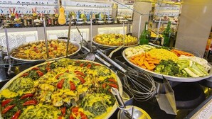 아침 식사, 점심 식사 및 저녁 식사 제공