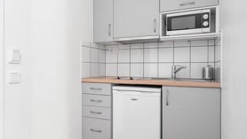 Fridge, microwave, stovetop, electric kettle