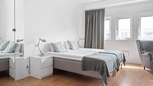 Estudio, 2 camas individuales | Cortinas blackout, wifi gratis y ropa de cama 