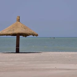 Na praia, passeios de caiaque, prática de remo/canoagem