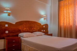 Dobbeltrom – classic, byutsikt | Skrivebord, barnesenger (inkludert), wi-fi (inkludert) og sengetøy