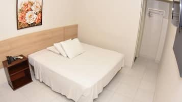 Minibar, bàn, màn/rèm cản sáng, truy cập Internet không dây miễn phí