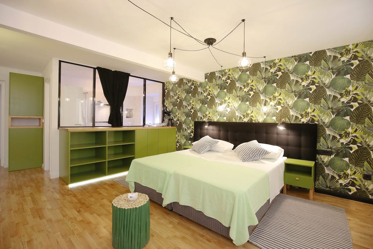 Design Double Room, Refrigerator, City View | Bar mini, kalis bunyi, seterika/papan seterika, cadar katil
