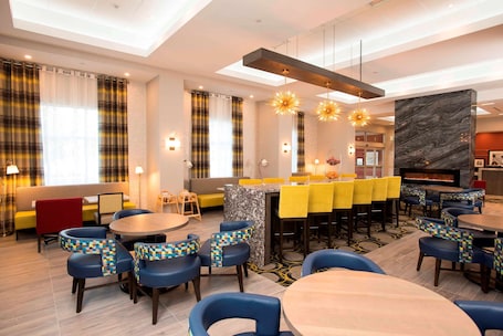 Restaurante. Hampton Inn & Suites by Hilton Thunder Bay
