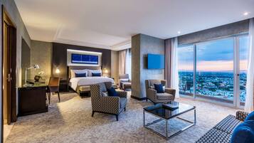 Minibar, in-room safe, individually decorated, individually furnished