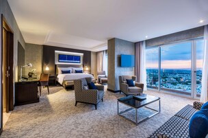 Minibar, odada kasa, ayrı ayrı dekore edilmiş, ayrı ayrı döşenmiş 