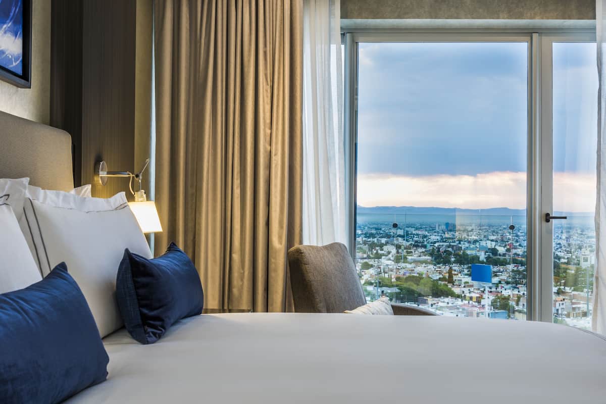 minibar, in-room safe, individually decorated, individually furnished