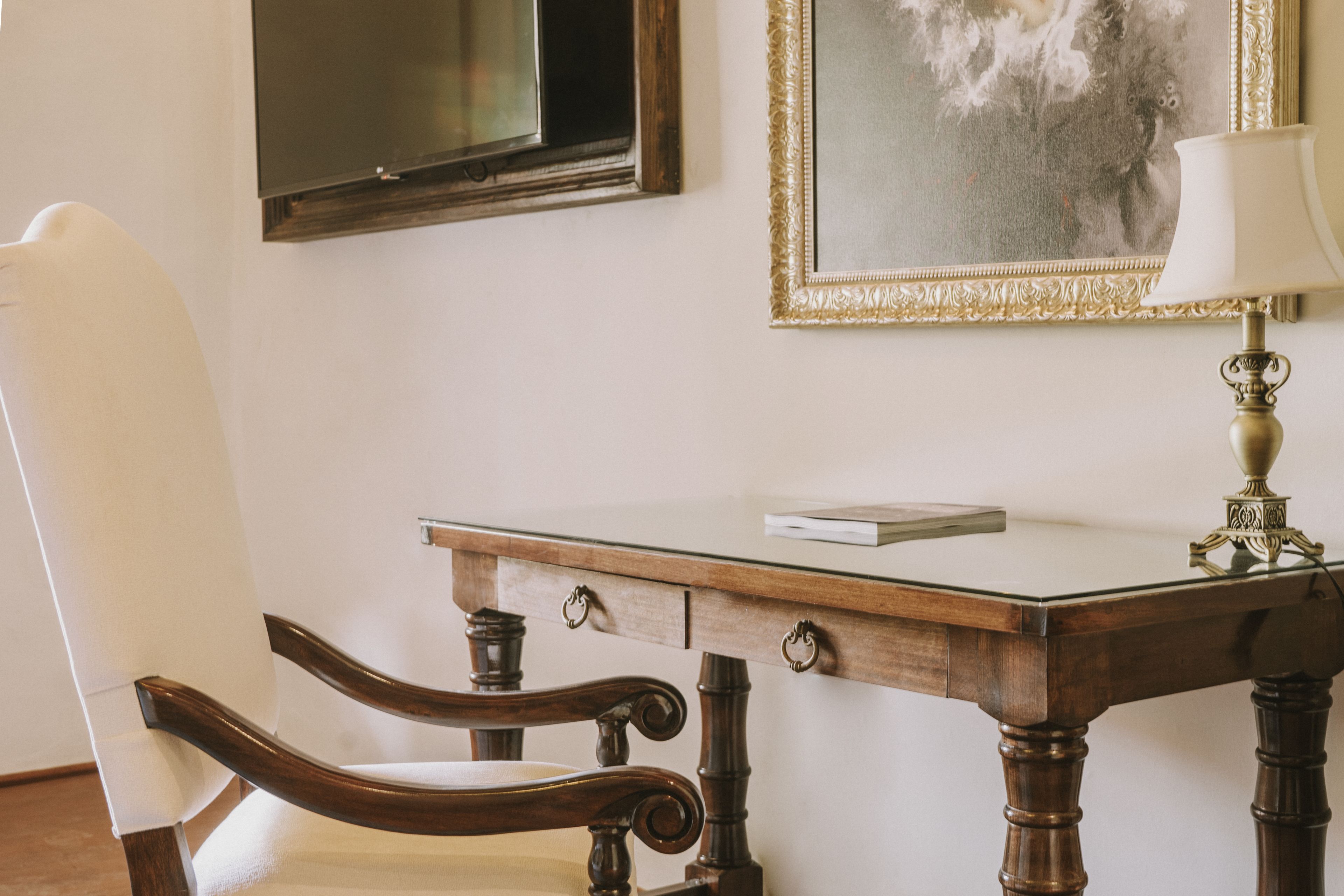 suite | in-room business centre