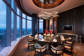 3 restaurants; breakfast, lunch, dinner, and brunch served - Waldorf Astoria Chengdu (Chengdu)