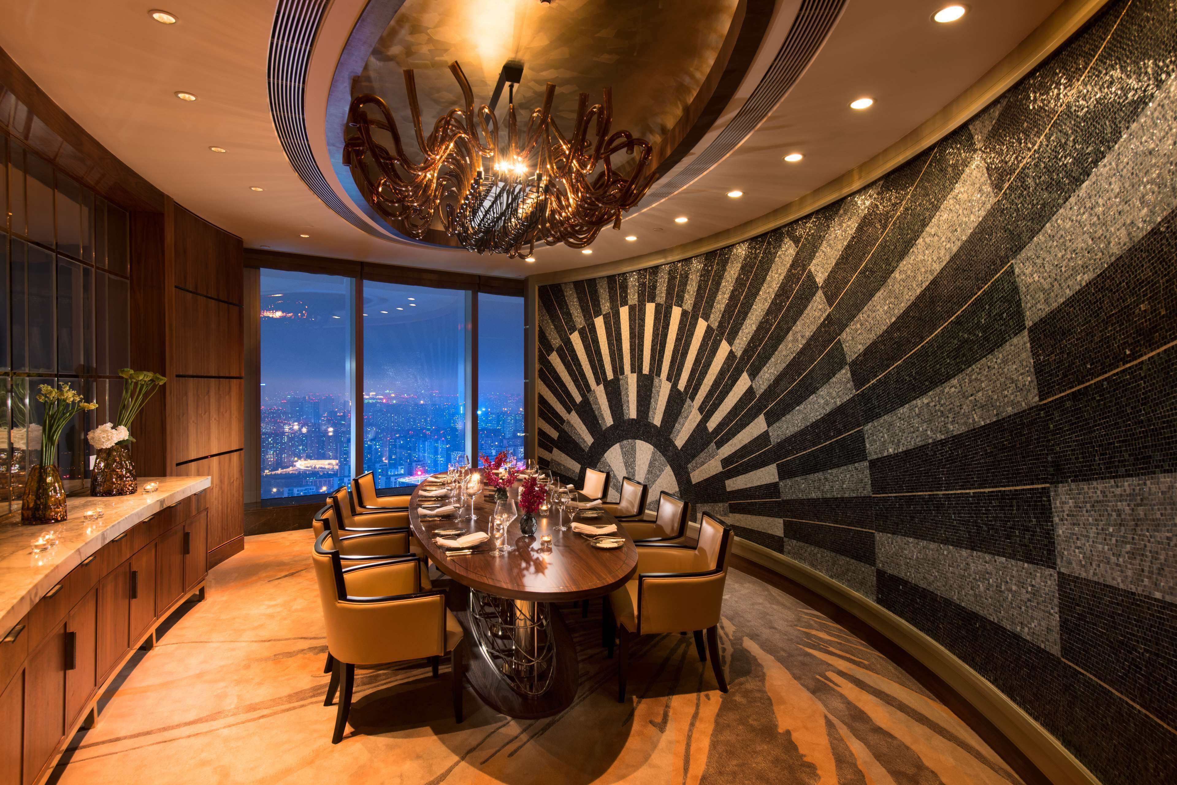 3 restaurants, breakfast, lunch, dinner served; chinese cuisine