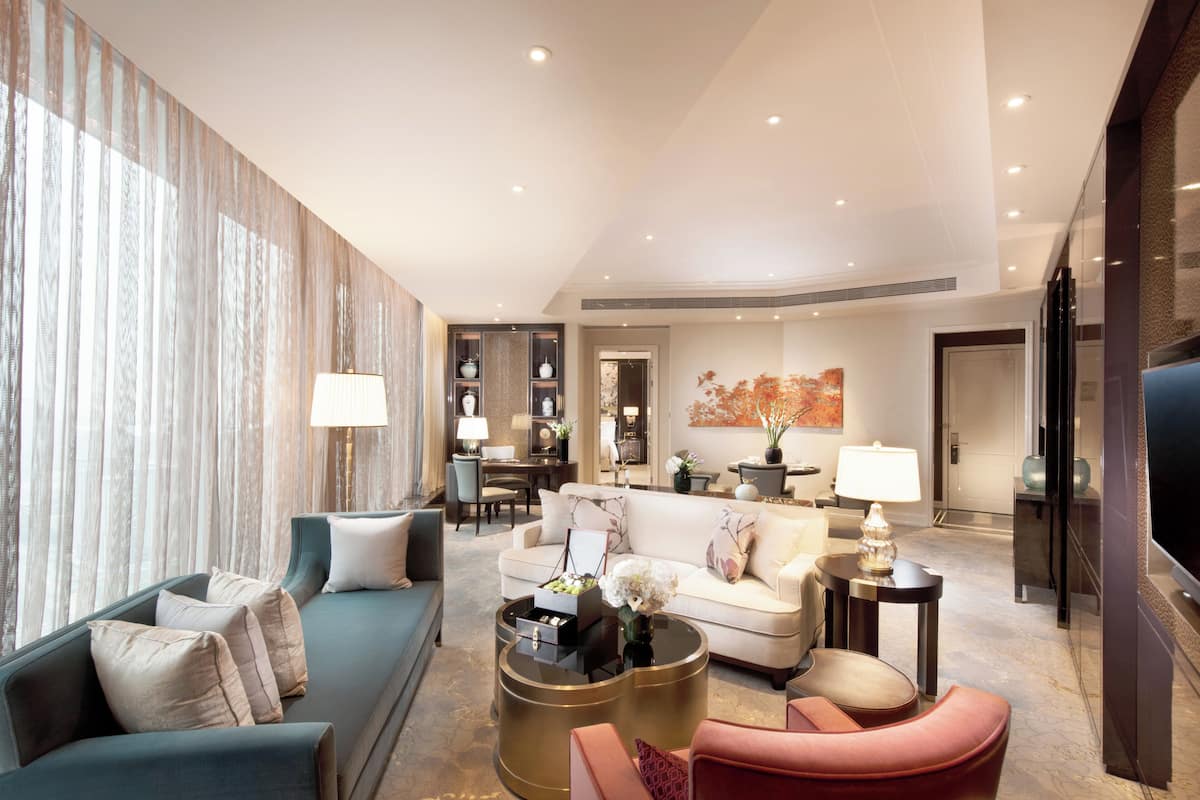 premium bedding, down duvets, pillow-top beds, free minibar items