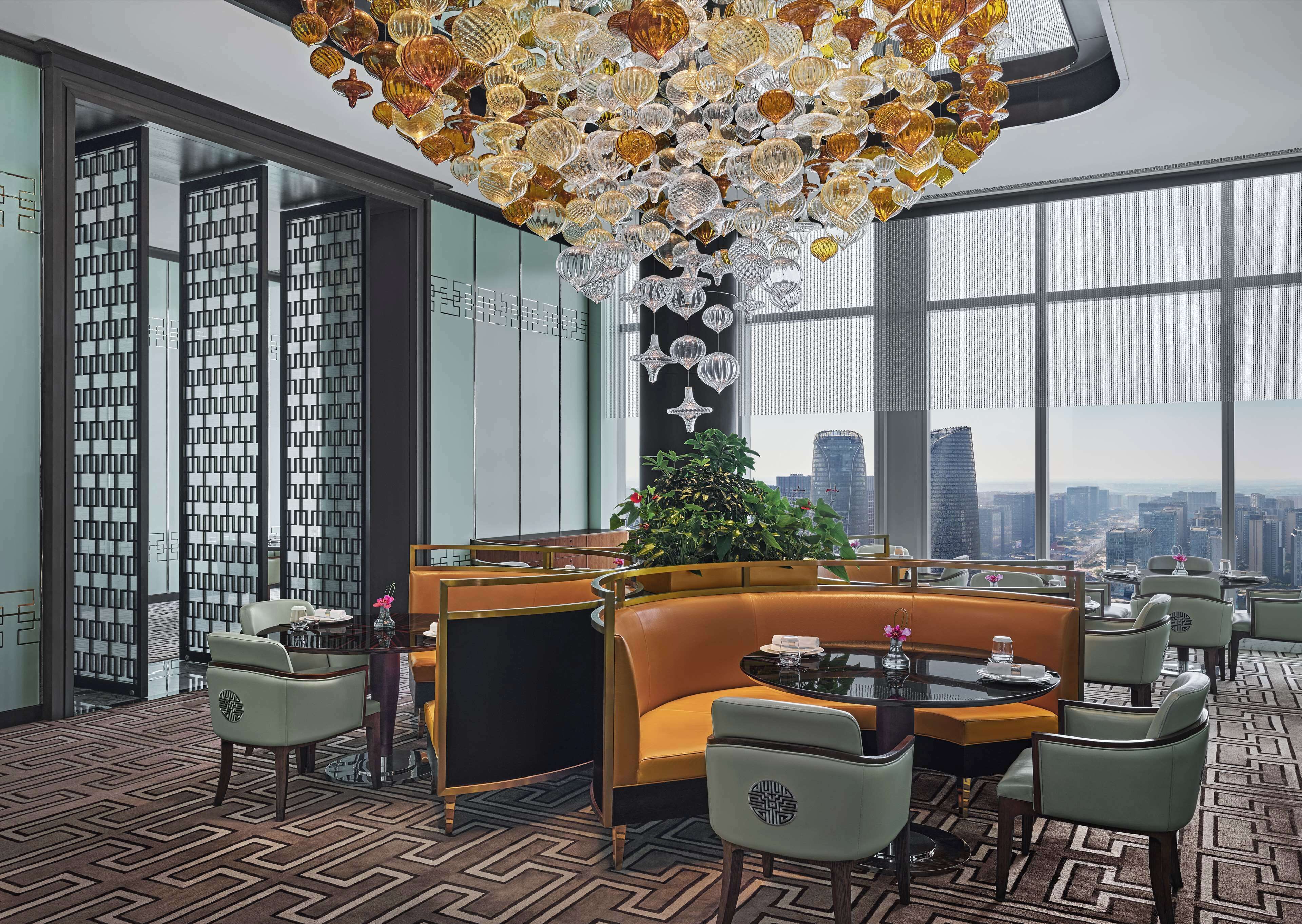 3 restaurants; breakfast, lunch, dinner and brunch served 