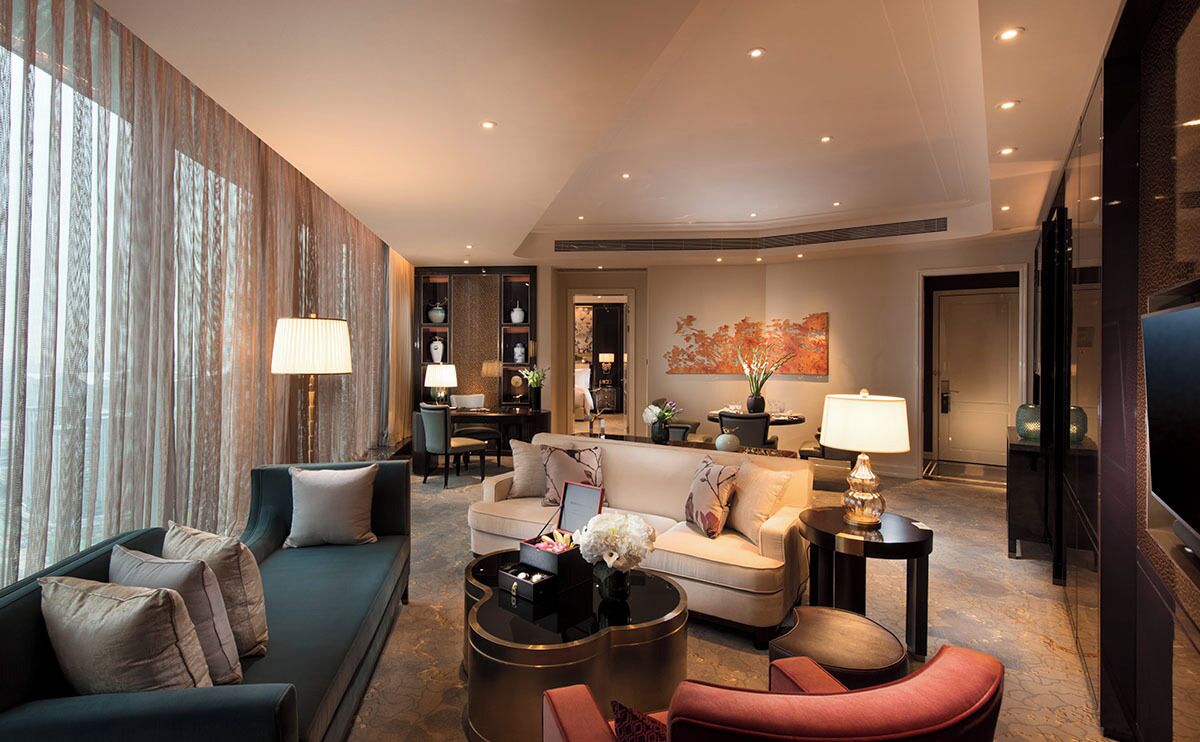 king waldorf astoria suite | premium bedding, down duvets, pillow-top beds, free minibar items
