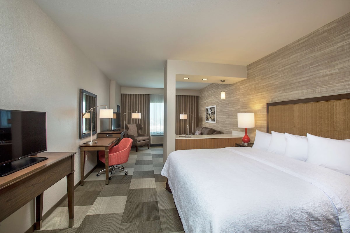 In-room safe, iron/ironing board, free WiFi, bed sheets