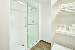 Room, 1 King Bed with Sofa bed, Non Smoking, Refrigerator | Bathroom shower - Hampton Inn & Suites Oahu/Kapolei (Kapolei)