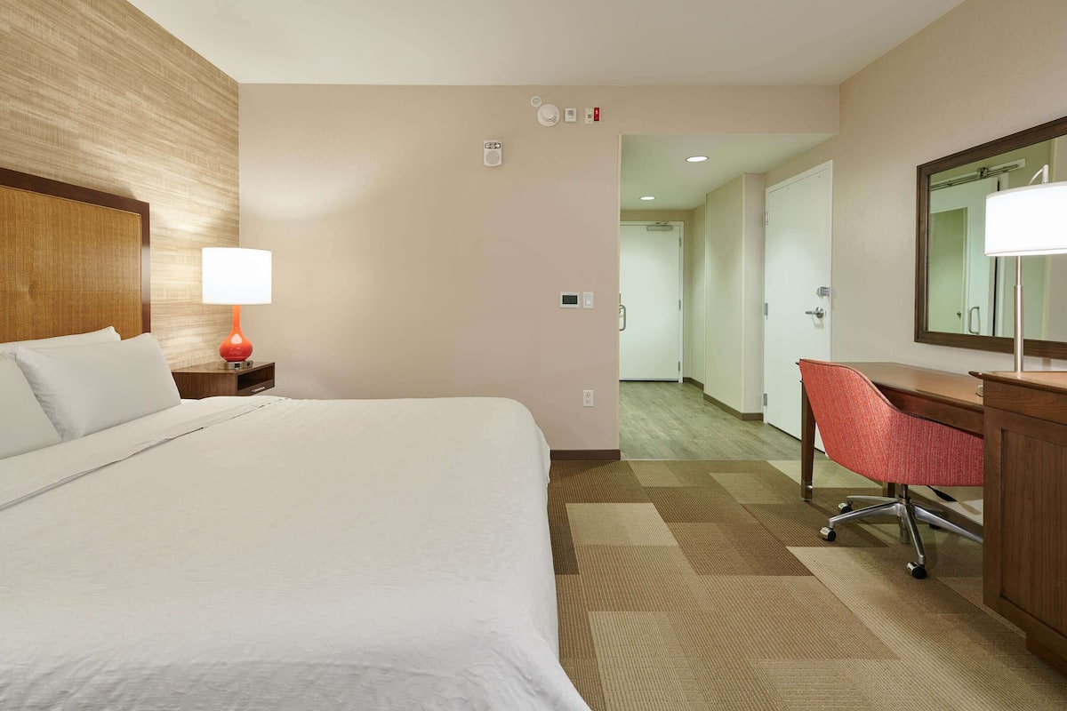 In-room safe, iron/ironing board, free WiFi, bed sheets