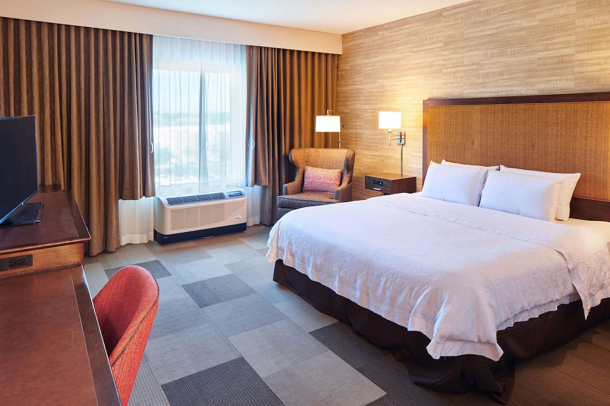 In-room safe, iron/ironing board, free WiFi, bed sheets