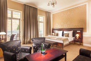 Ropa de cama de alta calidad y minibar 
