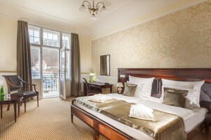 Ropa de cama de alta calidad y minibar 
