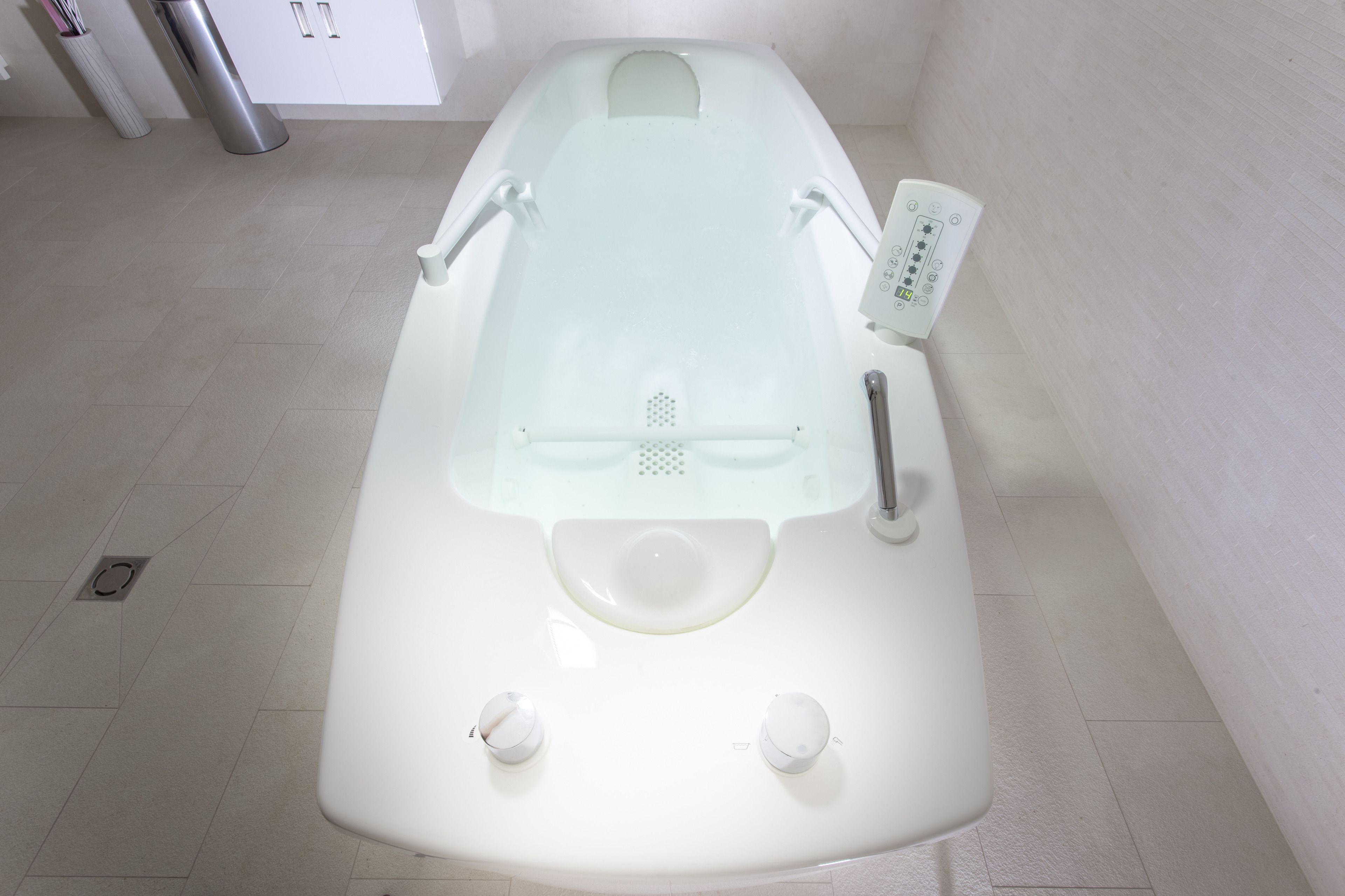 sauna, hot tub, steam room, body treatments, hydrotherapy, body wraps