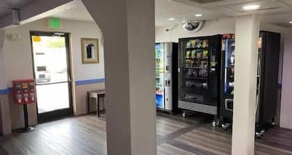 Americas Express Inn