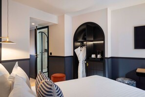 Double Room | Minibar, in-room safe, desk, blackout curtains - Hotel Grand Coeur Latin (Paris)