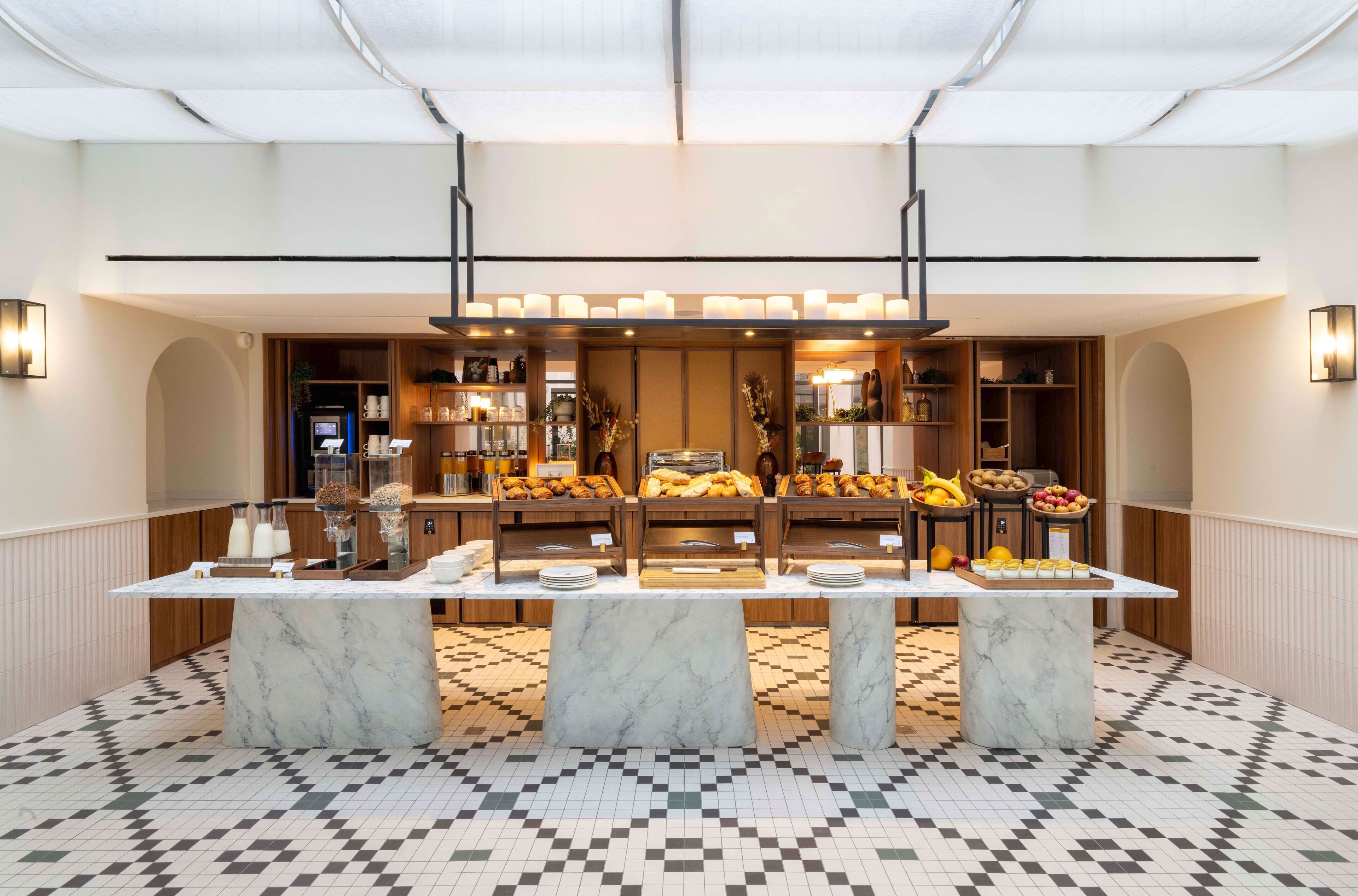 Daily continental breakfast (EUR 20 per person)