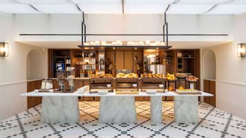 Daily continental breakfast (EUR 20 per person)