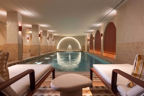 Indoor pool - Hotel Grand Coeur Latin (Paris)
