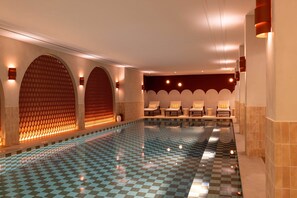 Indoor pool - Hotel Grand Coeur Latin (Paris)