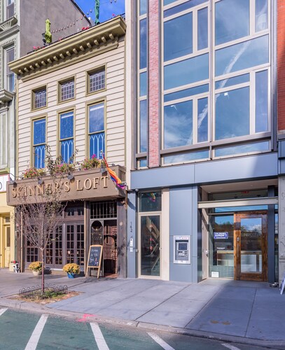 Deedee's Apartments - Lofts at Grove