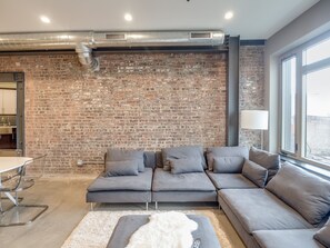 Luxury Apartment, 3 Bedrooms, Kitchen | Living room - Deedee's Apartments - Lofts at Grove (Jersey City)