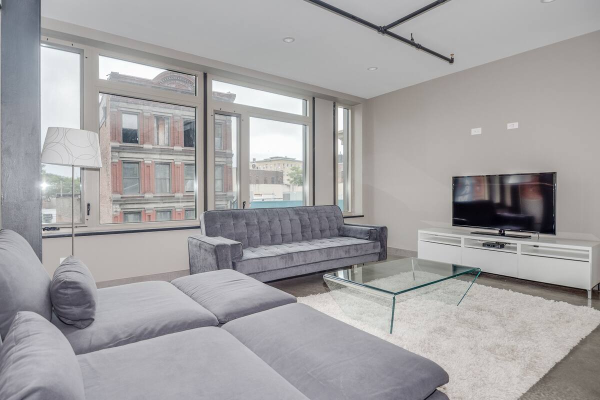 Luxe appartement, 2 slaapkamers, keuken | Woonruimte | Flatscreentelevisie