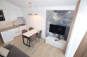 In-room dining - Amari Apartments (Starigrad)