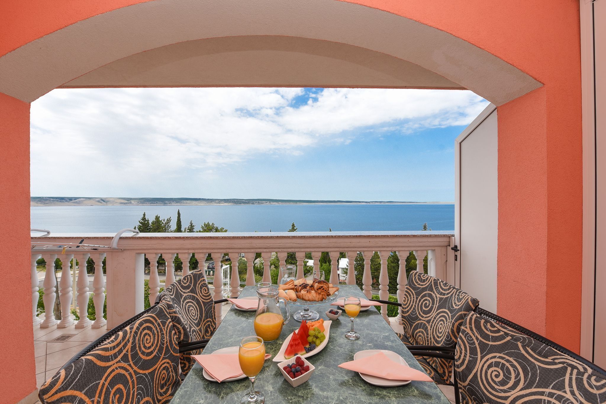 Apartment, 2 Schlafzimmer, Terrasse | Zimmersafe, kostenloses WLAN, Bettwäsche