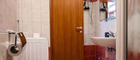 A bathroom with a toilet, bidet, and sink.