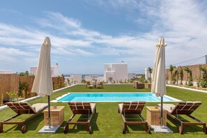 Seasonal outdoor pool - Naxian Resort (Naxos)