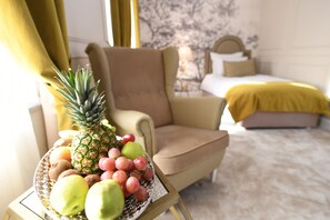 Basic Single Room, 1 Bedroom | Minibar, in-room safe, desk, blackout drapes - Hotel SPLENDID 1900 (Craiova)