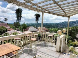 تناول الطعام بالخارج