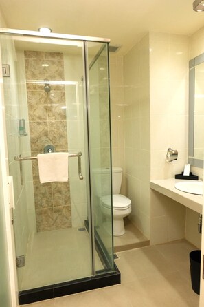 Free toiletries, slippers - Halogen Hotel (Sidoarjo)