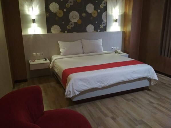 Iron/ironing board - Halogen Hotel (Sidoarjo)