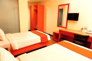 Iron/ironing board - Halogen Hotel (Sidoarjo)
