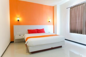 Iron/ironing board - Halogen Hotel (Sidoarjo)