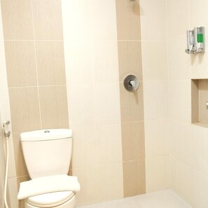 Free toiletries, slippers - Halogen Hotel (Sidoarjo)