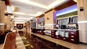 Breakfast, lunch, dinner served; Indonesian cuisine