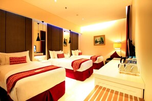 Minibar, in-room safe, desk, blackout curtains - G'Sign Hotel Banjarmasin (Banjarmasin)