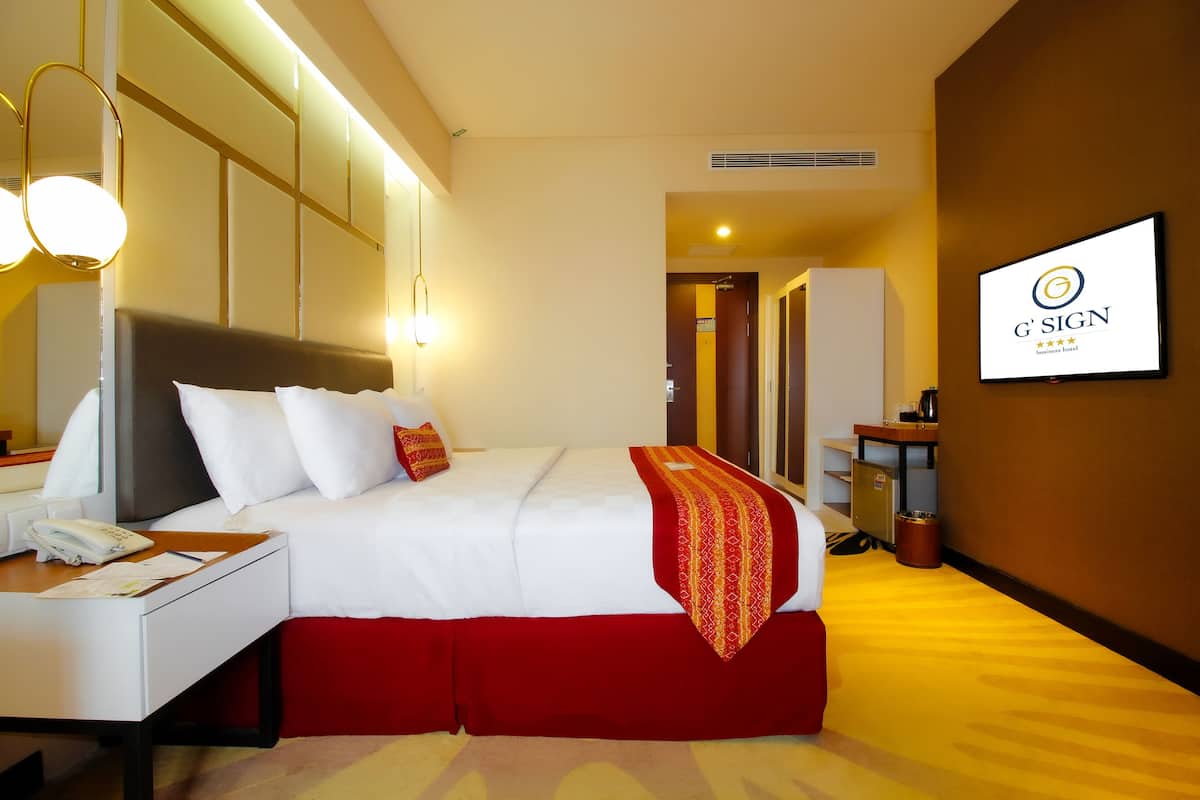 Executive suite, 1 slaapkamer | Een minibar, een kluis op de kamer, een bureau, verduisterende gordijnen
