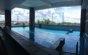 Indoor pool - G'Sign Hotel Banjarmasin (Banjarmasin)