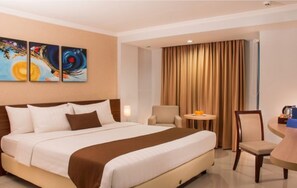 객실 내 금고, 책상, 노트북 작업 공간, 방음 설비