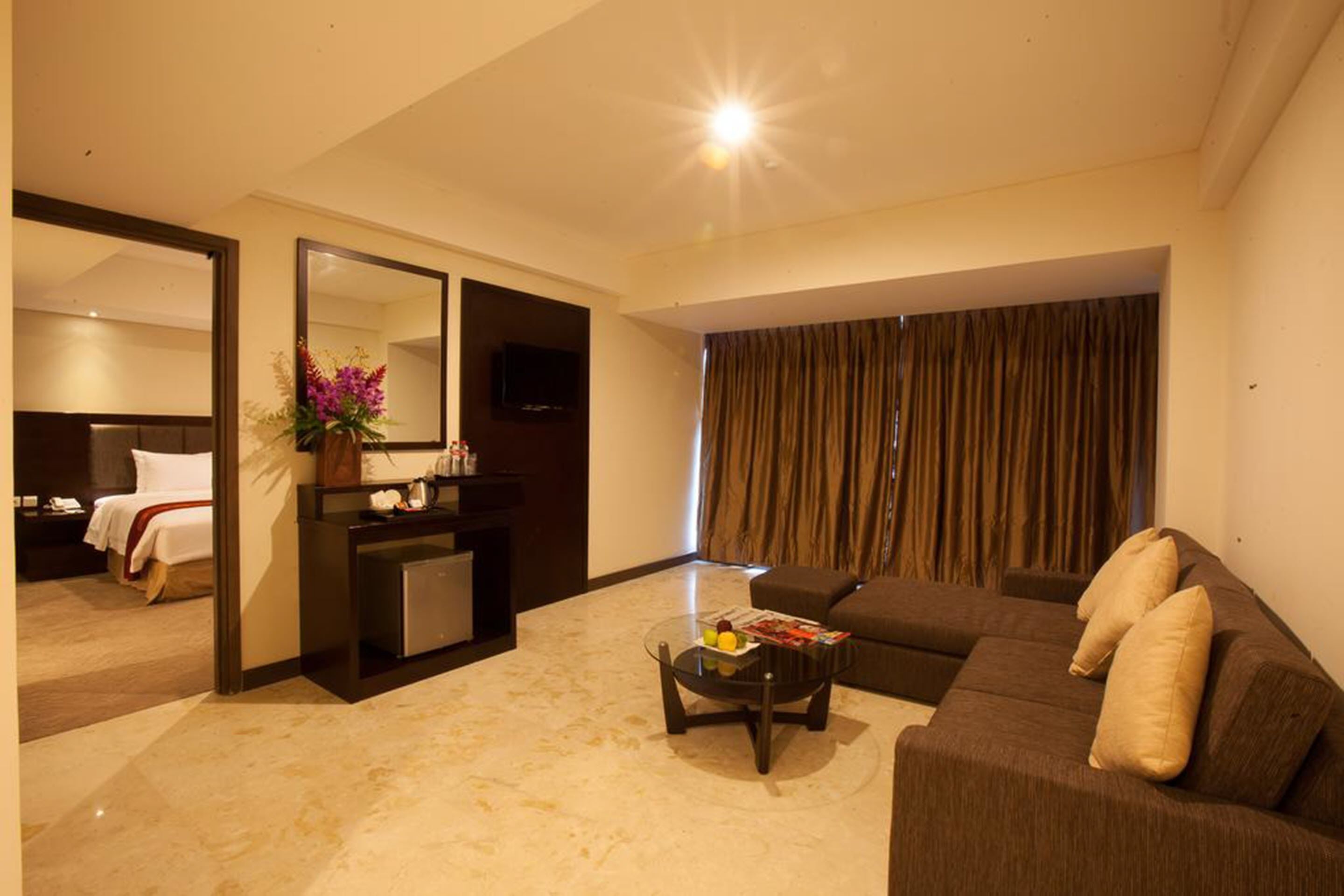 executive suite | minibar, in-room safe, blackout curtains, soundproofing